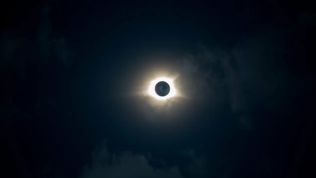 Efectele negative ale eclipsei totale de soare din 12 august 2026. Ce nu ai voie să faci