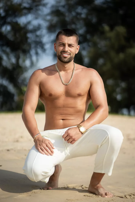 Cum arăta Teo Cosmin de la Insula iubirii 2025 pe vremea când nu avea fațete sau mușchi. Fanii Antena 1 nu l-ar fi recunoscut