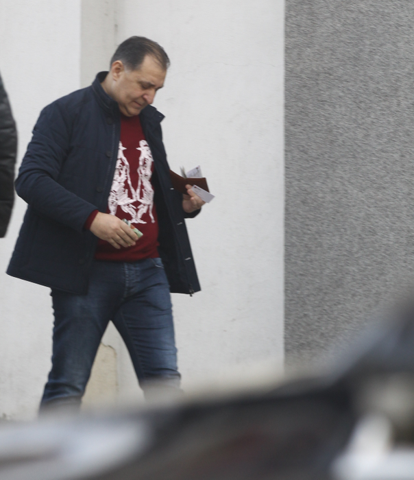 Vali Vijelie, surprins cu o ”cărămidă” la bancomat