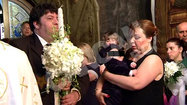 VIDEO Dan Capatos si-a botezat copilul! Uite cum a reactionat micutul cand a fost bagat in cristelnita