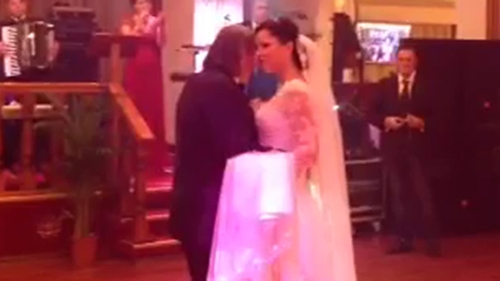 Ilie Nastase si Brigitte Sfat au dat startul petrecerii! Vezi aici primele imagini cu dansul mirilor