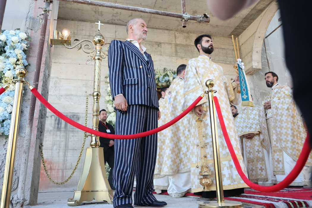 S-a sfințit biserica de 10 milioane de euro a lui Gigi Becali din Pipera. Imagini de la marele eveniment