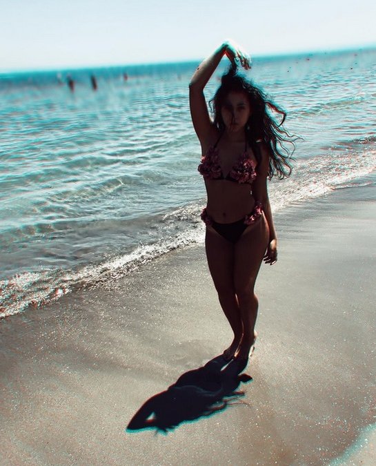 Nicole Cherry, pictorial fierbinte la malul mării după ce a scăpat de BAC! Şi-a pus costumul de baie şi a dat tot ce are mai bun
