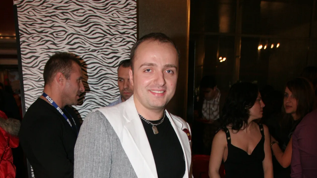 Costi Ionita e din nou singur! S-a despartit de blonda voluptuoasa si se distreaza singur in Thailanda