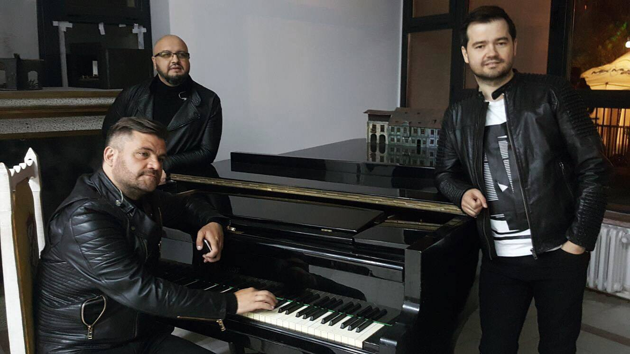 Laurenţiu de la „3 Sud Est”, poză de album alături de familia sa. Ce mare şi frumoasă este fiica lui! Cu cine seamănă mai mult Lorena
