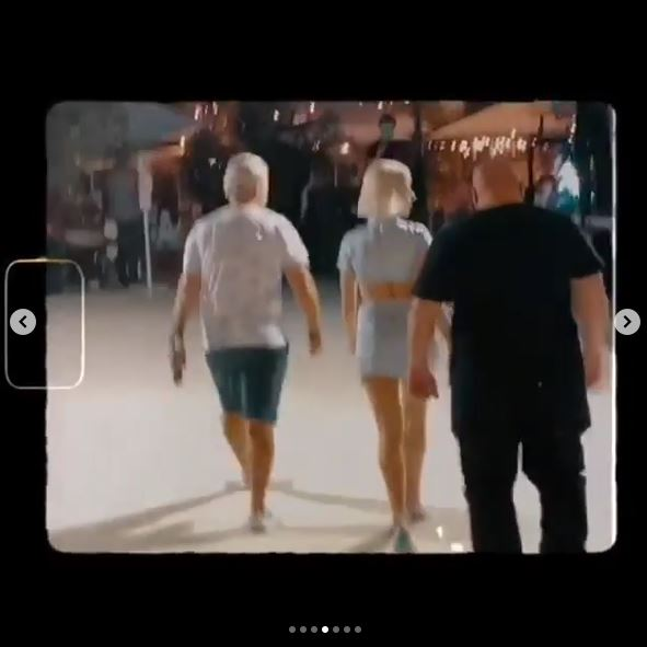 Lidia Buble a încins Instagram-ul după ce a ridicat picioarele în timp ce purta o fustă mini! Are sau nu lenjerie intimă?!