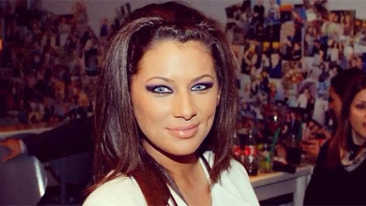 Mai sexy ca oricand!Roxana Vancea, cu fundul la vedere! Fosta asistenta TV s-a lasat fotografiata in cea mai provocatoare pozitie