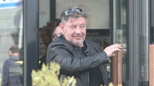 A pierdut lupta cu greutatea. Imagini ireale, fostul ginere al lui Traian Băsescu s-a rotunjit grav!