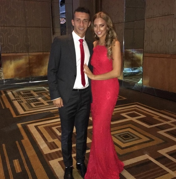 Toată lumea îl cunoaşte pe fostul stelist DANIEL GEORGIEVSKI, însă nimeni nu ştia cum arată logodnica lui. S-au pozat împreună la Australian Open, iar fanii i-au felicitat rapid