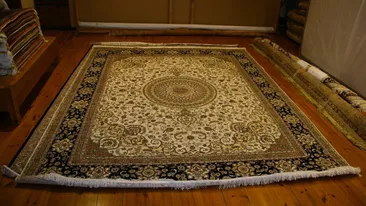 Ireal! Ce a putut să găsească un cuplu sub podeaua bucătăriei, după ce au început renovările. Au crezut că nu văd bine