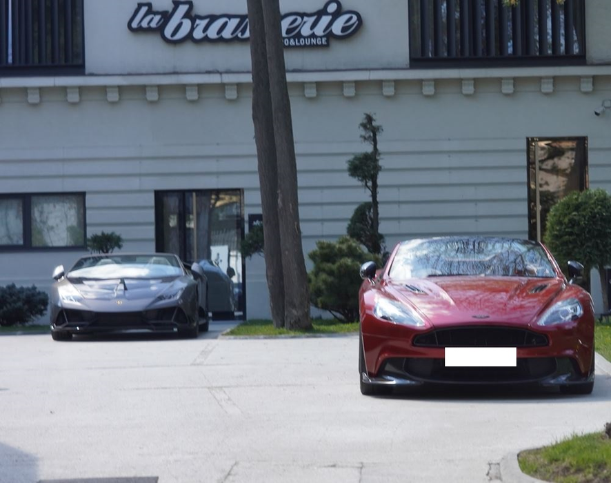 Frații Tate au ajuns la local cu mașini de lux (Foto: CANCAN.RO)