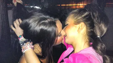 Surorile lesbi, fotografii incendiare pe internet: Urat din partea voastra, pacat de voi ca aveti trasaturi frumoase