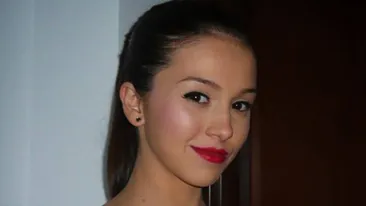 Memelusa, prietena la catarama cu stramba lui Dodel. Ce au in comun cele doua in afara de pasiunea pentru clubul Steaua?