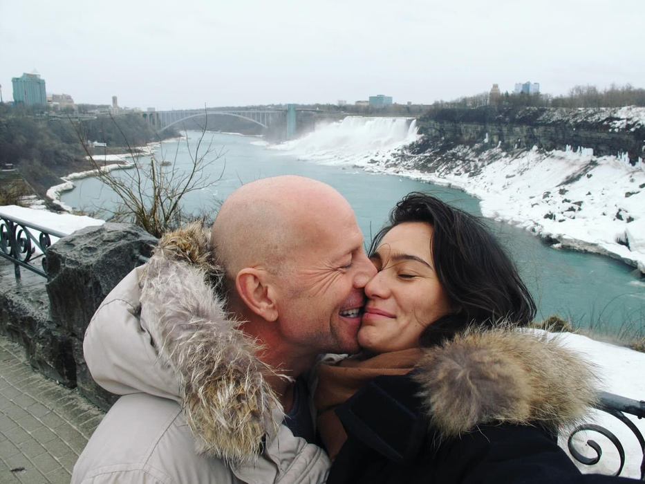 Emma Hemings și Bruce Willis. Sursă foto: Facebook
