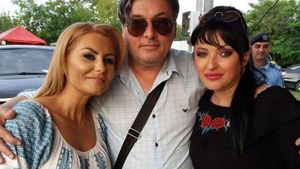 E OFICIAL! CORNEL GALEŞ şi-a asumat oficial relaţia cu blonda VIVI! S-au fotografiat chiar în hotelul în care au mers în vacanţă... pe banii ei!