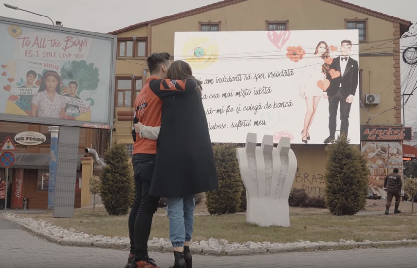 Selly a demonstrat că este numărul 1! I-a făcut iubitei o surpriză ca în filme, de Ziua Îndrăgostiților: „Îmi tremură picioarele”