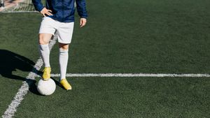 Scandal în fotbal! Celebrul jucător, prins în offside cu cea mai bună prietenă a soției sale