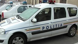 Alerta MAXIMA printre parinti! Un individ PERICULOS ii ademeneste pe copii cu dulciuri la poarta scolii si ii invita in masina!
