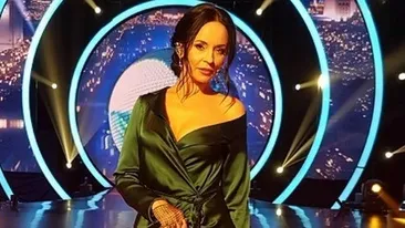 Andreea Marin şi Laura Giurcanu au îmbrăcat aceeaşi rochie! Cine a purtat-o mai bine?