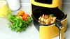 Alimentele pe care nu trebuie să le bagi niciodată în air fryer. Rezultatele sunt dezamăgitoare