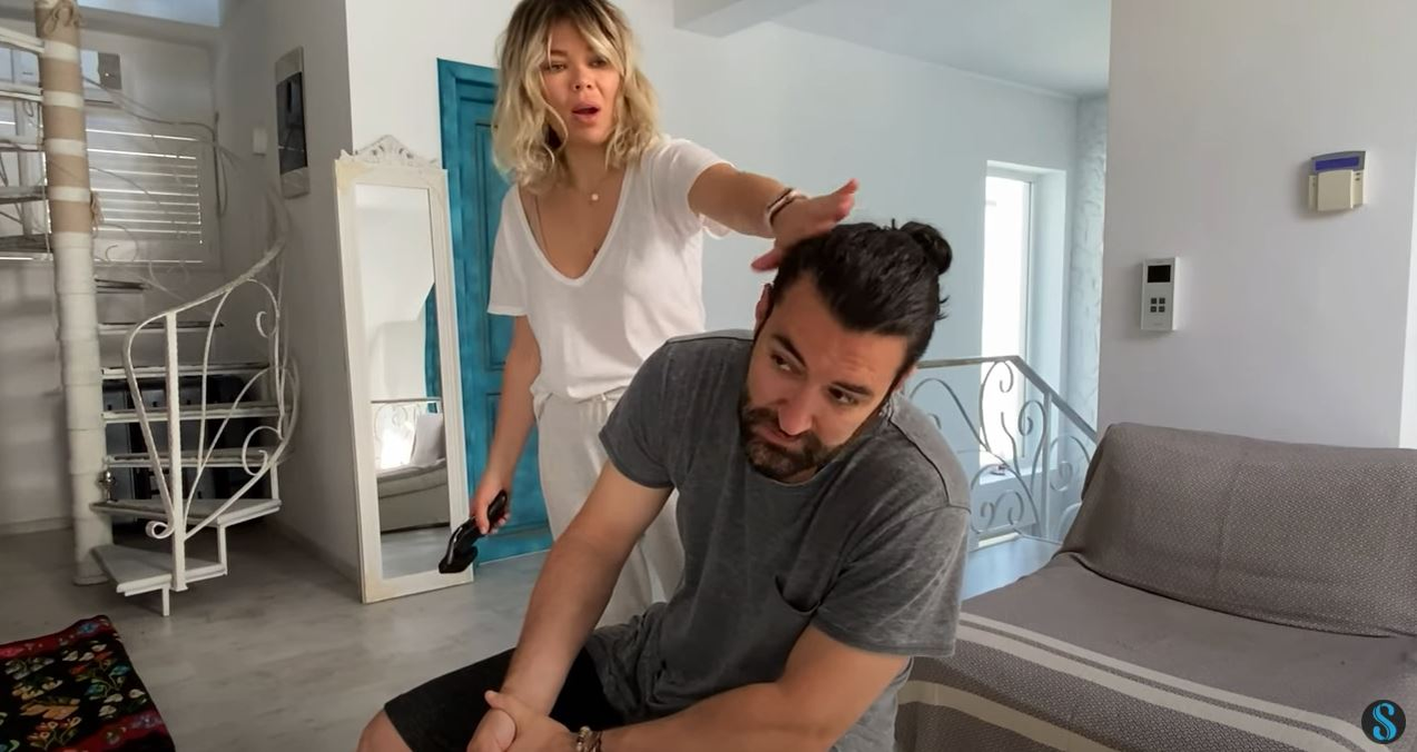 Gina Pistol și Smiley, fotografiați în ipostare tandre! Prezentatoarea de la Antena 1 l-a pipăit într-o zonă intimă pe artist în timp ce erau la o petrecere
