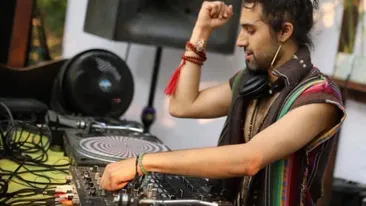 Dj-ul Navid Izadi a murit într-un tragic accident aviatic!