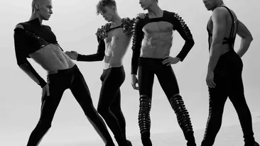 Un afacerist din Romania a platit bani grei sa vada barbati dansand pe tocuri! Kazaky vin in Capitala!