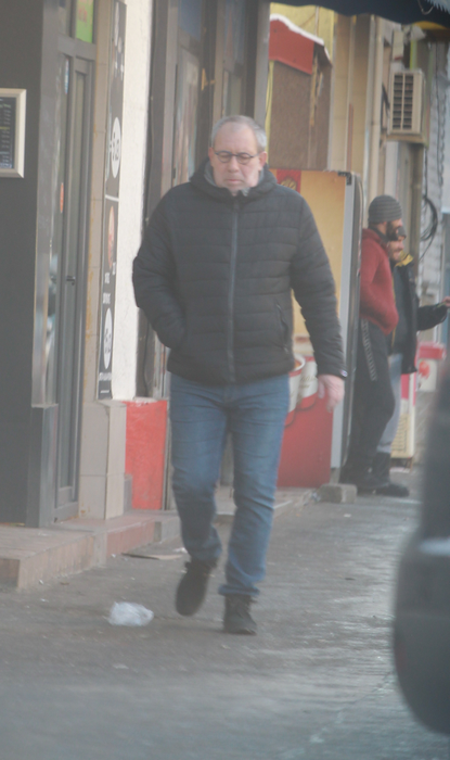 La finalul programului, Busu se îndreaptă, agale, spre casă