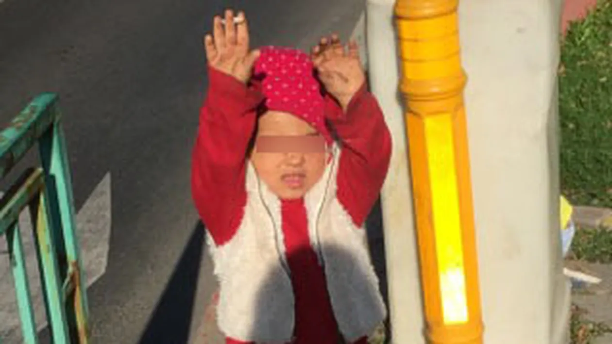 Fotografii primite pe pont@cancan.ro. Imagini revoltătoare surprinse într-o staţie de autobuz din Bucureşti. Ce făceau doi fraţi de 3 şi 5 ani