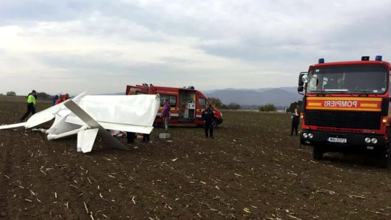 Un avion a aterizat forțat la Tuzla! Două persoane, încarcerate! | FOTO + VIDEO