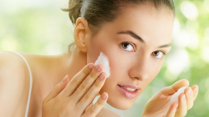 Trucuri de machiaj pentru femeile cu ten gras. Cum obtii un look de revista cu efort minim