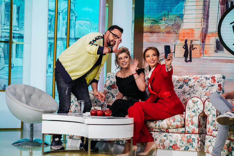 Iulia Vântur, schimbare de look radicală. A renunțat la blond și s-a tatuat: “Brunetă, cu părul scurt și tatuaje”