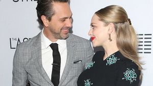 După ce s-a căsătorit în SECRET, AMANDA SEYFRIED a devenit mamă de fetiţă!