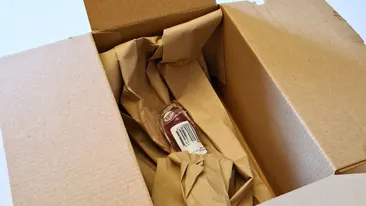 Ce a primit, de fapt, un bărbat din Cluj-Napoca după ce a comandat online un monitor de 1.879 de lei, de la evoMag