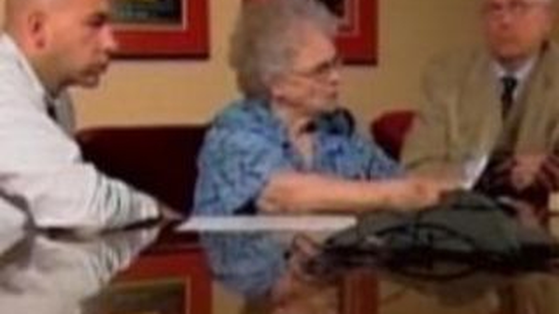VIDEO O femeie din Texas a trait mai bine de zece ani cu un burete chirurgical in corp!