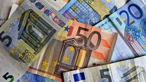 Curs valutar BNR, joi, 24 septembrie 2020. Cât costă astăzi euro, dolar și lira