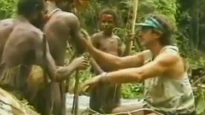 Un australian si iubita sa au fost atacati de un trib din Papua Noua Guinee! Un bastinas voia sa se insoare cu femeia
