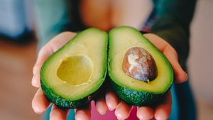 Ce se întâmplă dacă mănânci un avocado pe zi. Studiul care arată efectele asupra colesterolului și inimii