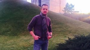 Ce fată mare are Mădălin Ionescu! Prezentatorul TV e tare mândru de ea: ”Tata şi fiică! Nu-i rău!”