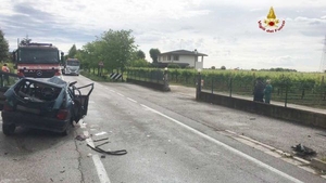 Patru români au fost grav răniţi într-un accident produs în Italia. O maşină a fost cuprinsă de flăcări