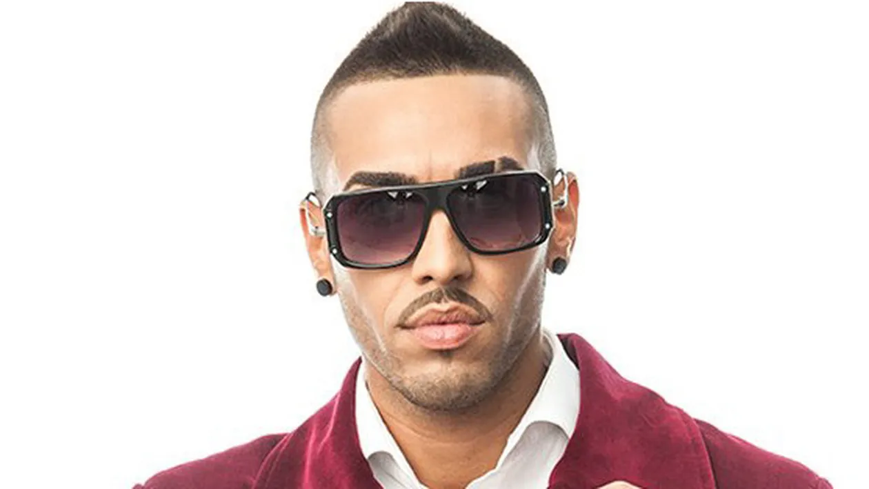 Esti nebun! Nu ti-l imaginai niciodata pe Alex Velea intr-o asemenea ipostaza! Uite ce face artistul in vacanta