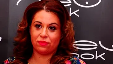 Absolut demential! La stand up comedy se face caterinca de Oana Roman in ultimul hal: Asta e diavolu', te indeamna sa mananci! Cand e suparata haleste cate o shaworma!