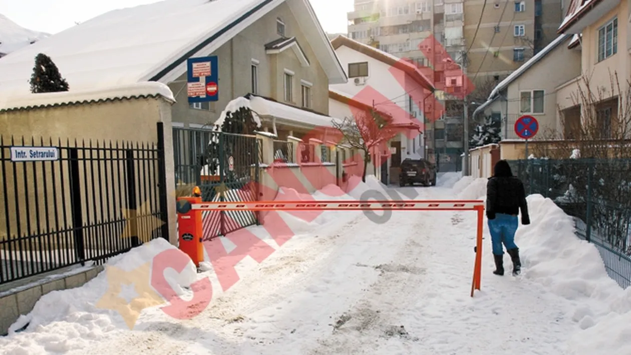 Mai multi proprietari din sectorul 1 au blocat un drum