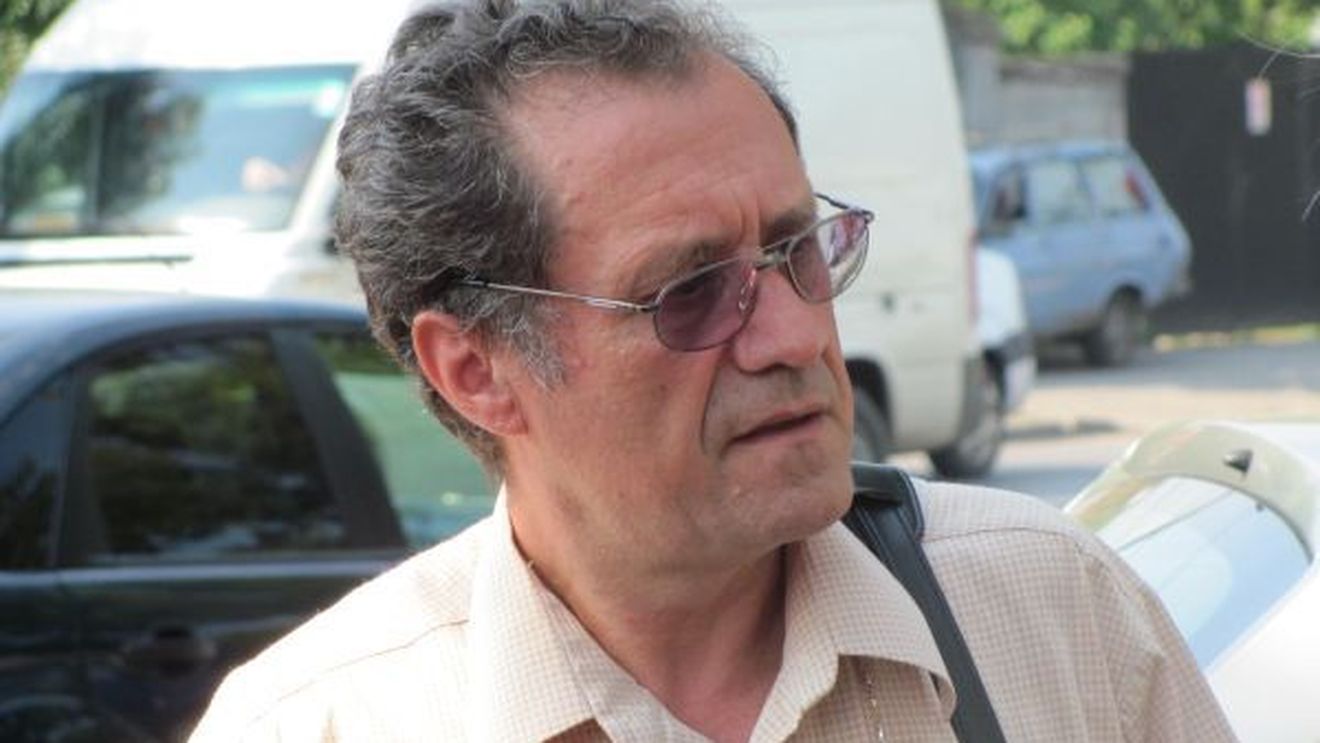 Fostul soţ al Zoiei s-a dus la cimitir cu noaptea-n cap şi… Gest tulburător făcut la mormântul Elenei Ceauşescu de ginerele ei
