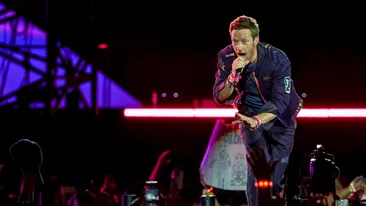 Directorul unei mari companii de tech, surprins în timp ce își înșela soția cu o colegă la concertul Coldplay. Liderul trupei i-a dat în vileag fără să vrea!