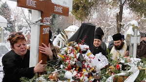 Si acum ii simte lipsa lui Iurie Darie! Anca Pandrea i-a luat crucea in brate si l-a intrebat: "Iti e frig acolo, dragule?"
