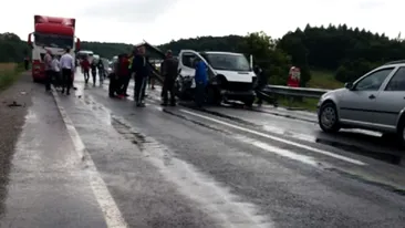 Microbuz implicat într-un grav accident la Brașov! Doi oameni, în stare gravă