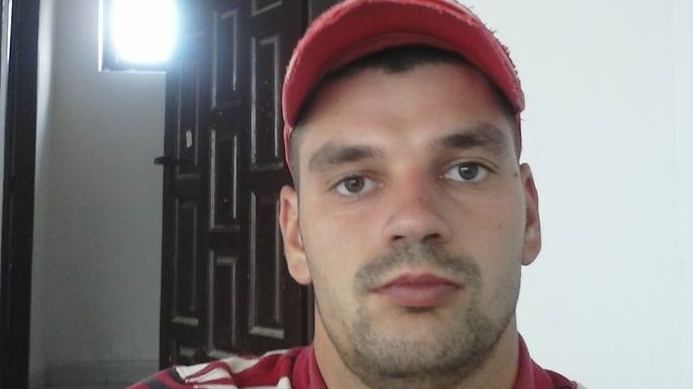 Ucigaşul bihorean care posta glume pe Facebook de pe telefonul victimei, pedepsit