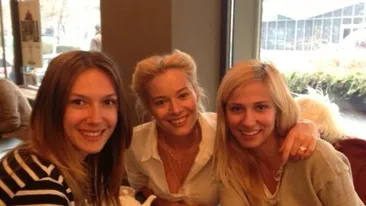 Un trio de care îţi era dor! Adela Popescu, Laura Cosoi şi Dana Rogoz s-au întâlnit după vacanţă! Care dintre ele e mai bronzată?