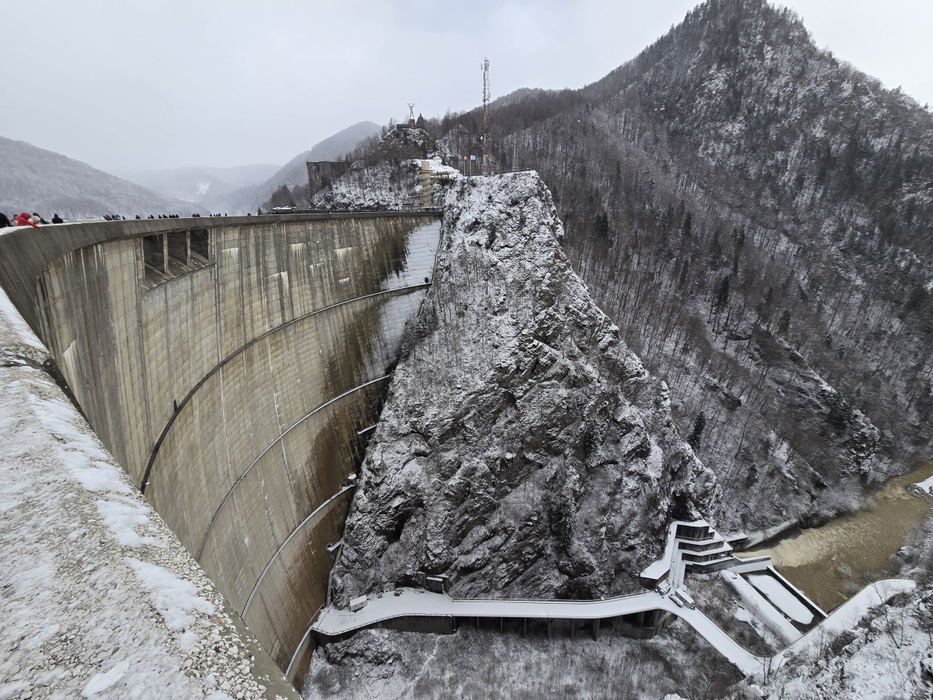 Ninge ca în povești la Barajul Vidraru/ sursă foto: mediafax